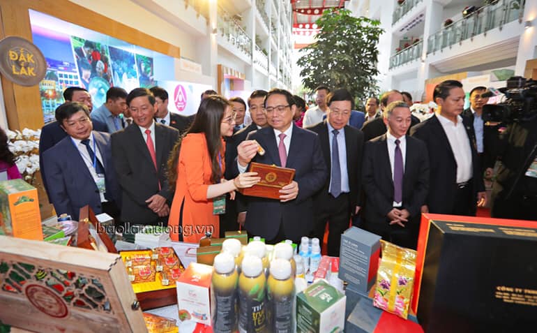 Thủ tướng Chính phủ Phạm Minh Chính từng đến thăm gian hàng của Dalat Newfarm