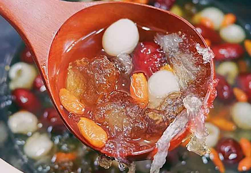 Cách nấu đông trùng hạ thảo với chè dưỡng nhan